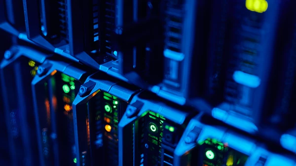 Event-Driven Architektur 2025: Kafka, Pulsar, NATS im Vergleich