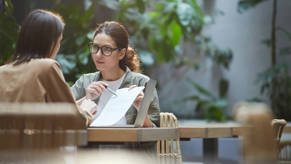 Arbeitsvertrag IT 2025: Klauseln zu Remote