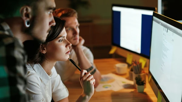 IT-Umschulung für Quereinsteiger: Wege, Dauer und Förderung
