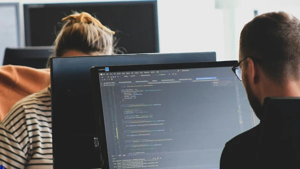 Quereinstieg als Softwareentwickler: Wege, Dauer und Chancen